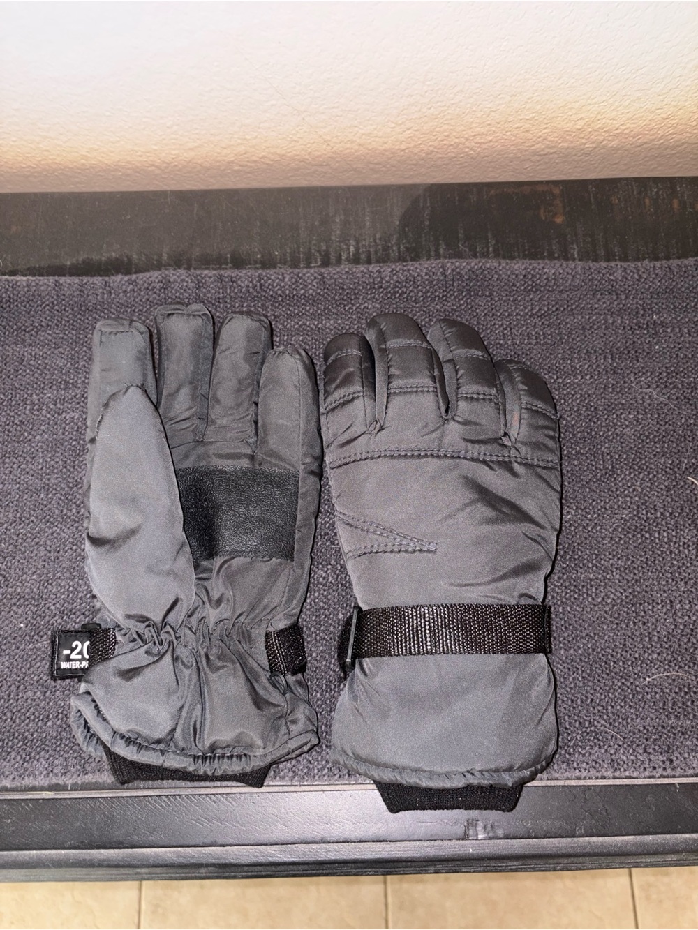 Burton Black & Grey Snowboard Gloves -20 Water Proof with Wrist Adjustment